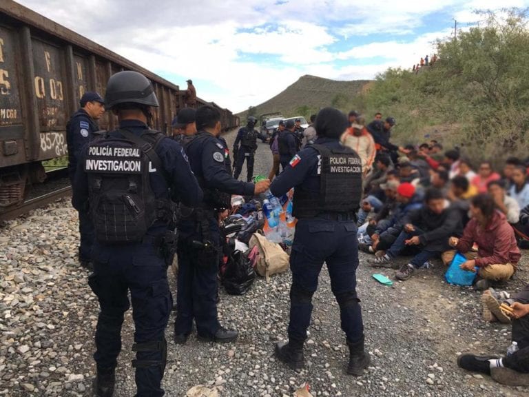 59 migrantes fueron rescatados en Saltillo, viajaban en un tren de carga
