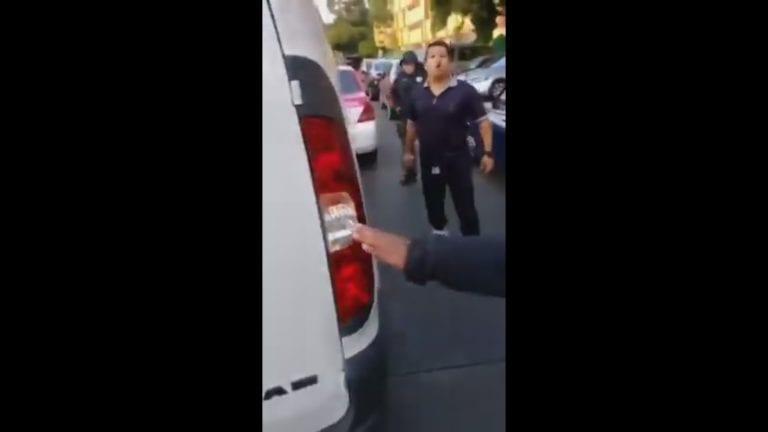 Un taxista de la Ciudad de México agredió a otro conductor