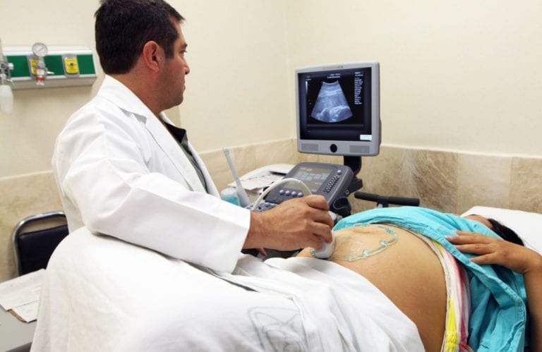 Para un embarazo seguro, IMSS realiza detección de VIH, sífilis y aplicación de vacunas
