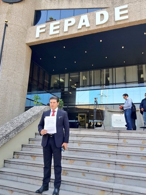 Presentan a la FEPADE ampliación de carpeta de investigación en contra del Bronco por desvío de recursos