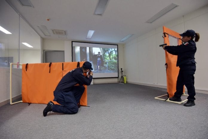 Tlane prepara policías stand tiro virtual