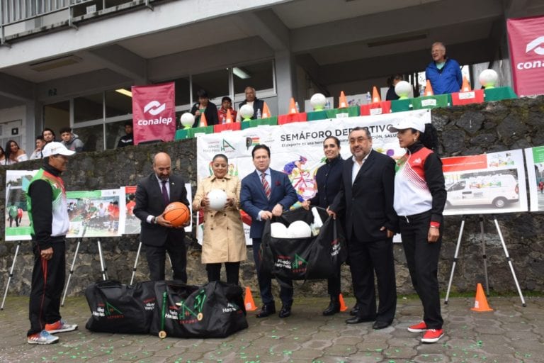 Recibe CONALEP donativo de equipo deportivo para 27 planteles en la Ciudad de México
