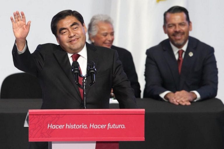 Afirma el Gobernador de Puebla que Dios castigó a quien le robó la elección en 2018