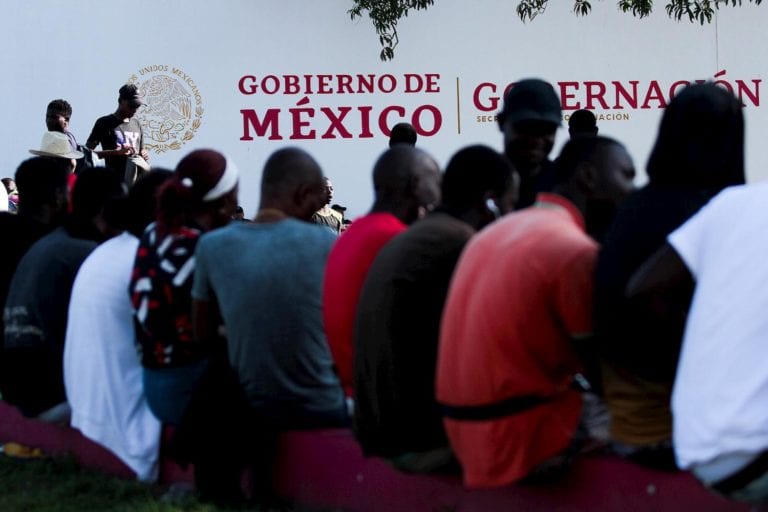 Migrantes africanos causan caos en la estación migratoria Siglo XXI de Chiapas