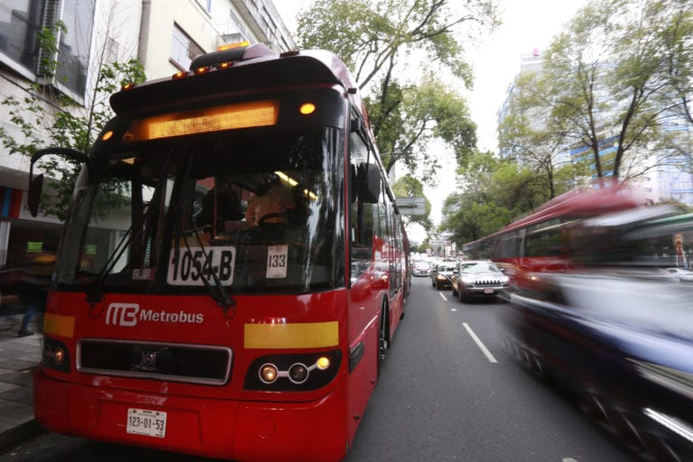 Metrobús cerrará estaciones por el desfile de alebrijes