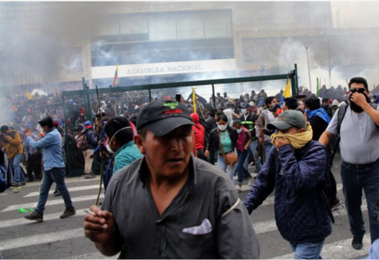Declaran toque de queda en Ecuador