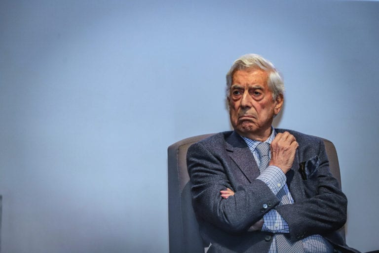 Mario Vargas Llosa de nuevo está hospitalizado