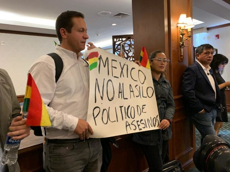 Comunidad boliviana en México asegura que no es un golpe de estado lo que se vive