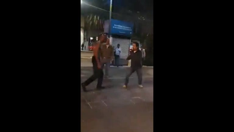 Dos sujetos protagonizaron una pelea en Avenida Juárez