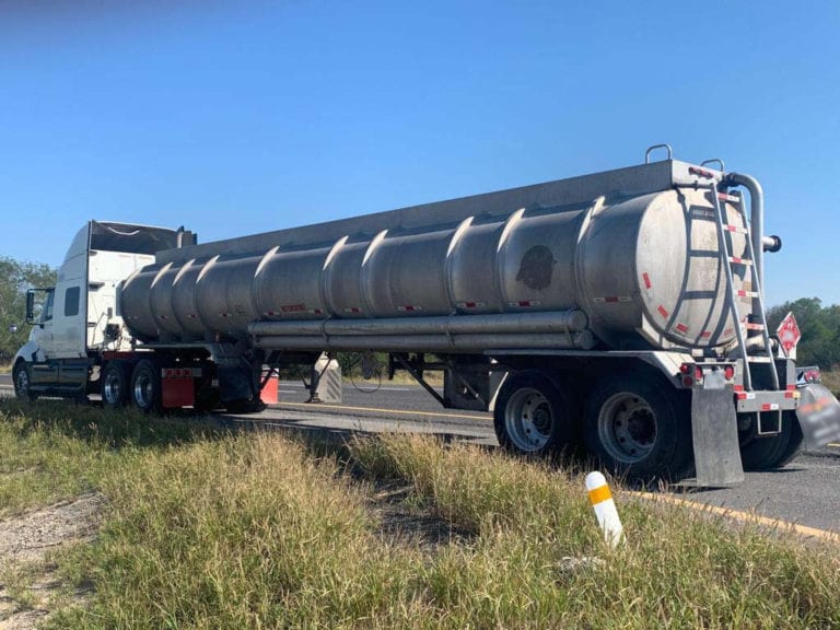 En Tamaulipas detuvieron al conductor de una pipa que transportaba 30 mil litros de combustible