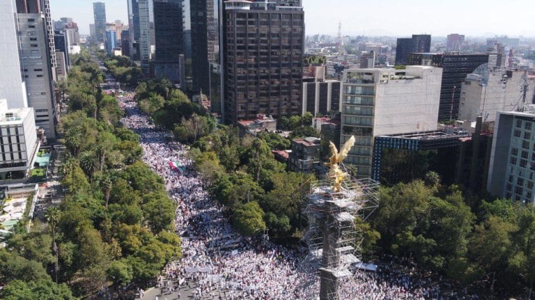 Miles marchan contra primer año de gobierno de AMLO