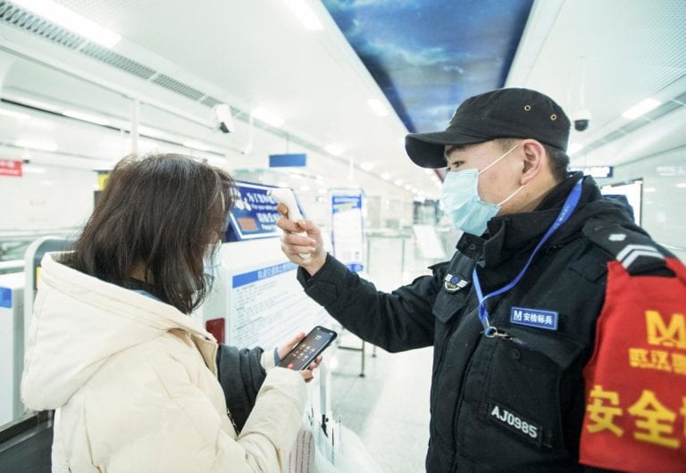 Aumenta a 25 la cifra de muertos en China por coronavirus