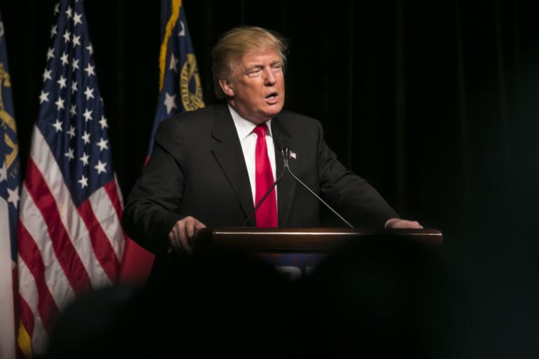 Defensa de Donald Trump acusa abuso de poder en el juicio político contra el ex presidente