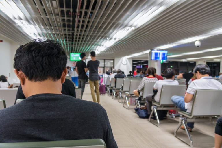 Países asiáticos refuerzan medidas de control en aeropuertos ante propagación de coronavirus