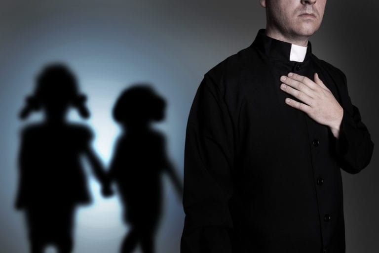 Iglesia católica indemnizará a víctimas de religiosos pederastas en Francia