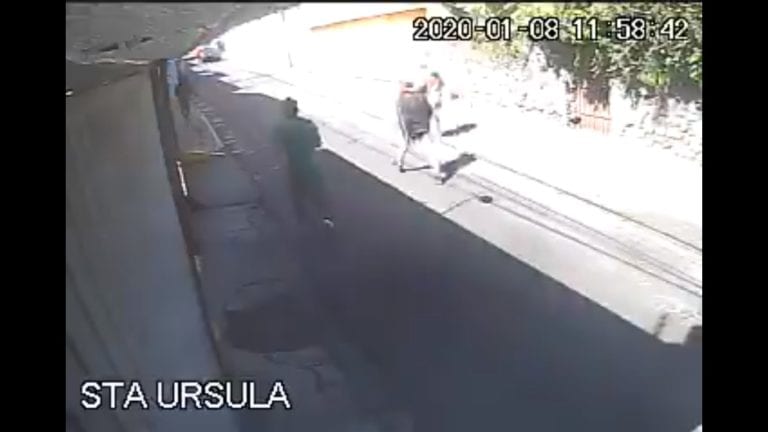 Tres criminales asaltan a un joven en la alcaldía Tlalpan