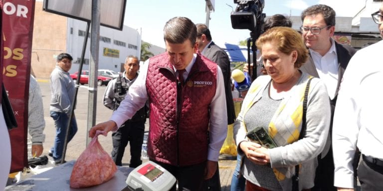 Analiza gobierno importar pechuga de pollo de Brasil