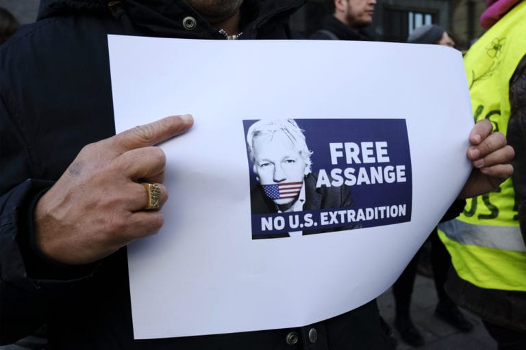 Inicia el juicio de extradición de Julian Assange