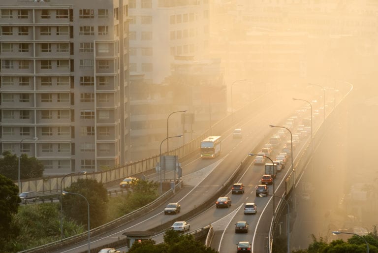 Casi el 100% de la población mundial respira aire contaminado
