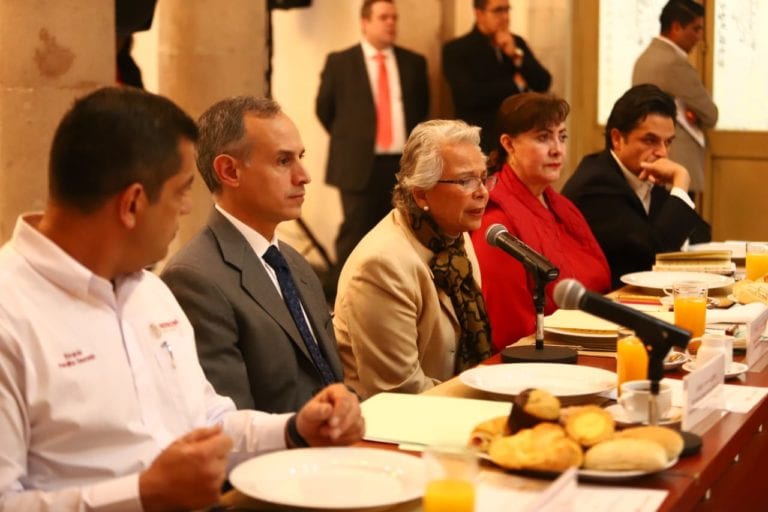 Acuerdan Gobierno de México e industria farmacéutica garantizar suministro oportuno de medicamentos