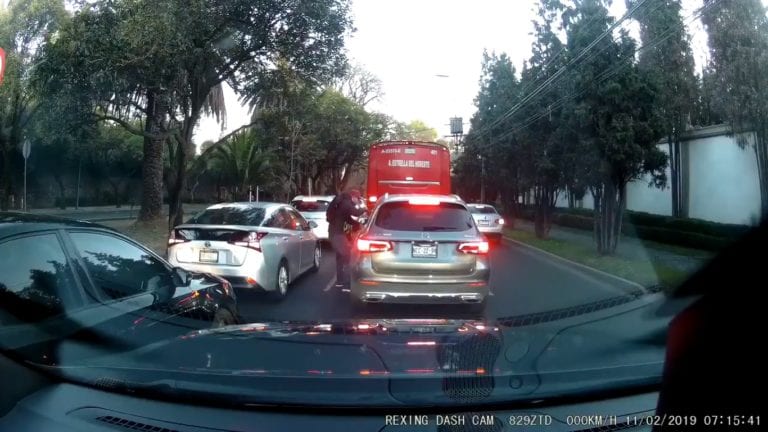 Captan asalto a automovilista en Paseo de las Palmas
