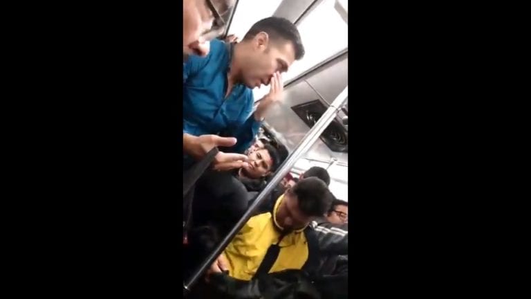 Usuario del metro es golpeado por jalar la palanca de emergencia