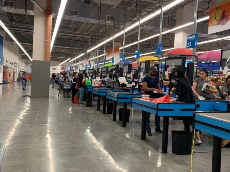 Supermercados mandan a descansar a empacadores voluntarios