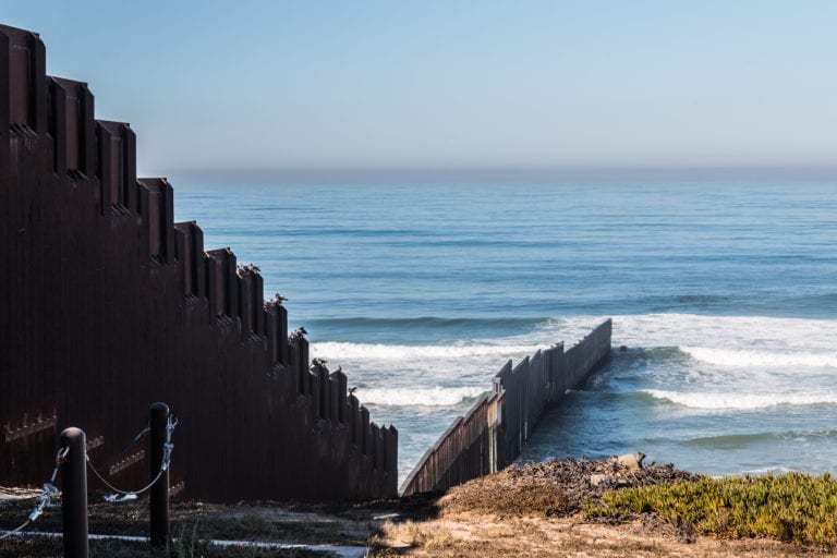 Reanudan obras en el muro fronterizo