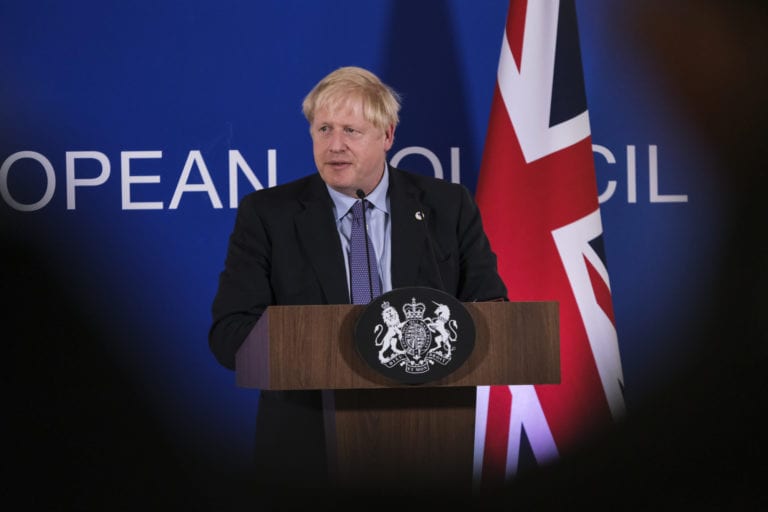 Boris Johnson, primer ministro de Reino Unido se vacuna contra el Covid-19