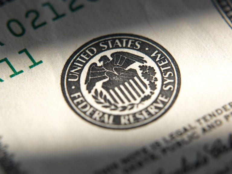 Reserva Federal de EE.UU aplica el mayor aumento a su tasa de interés en 27 años