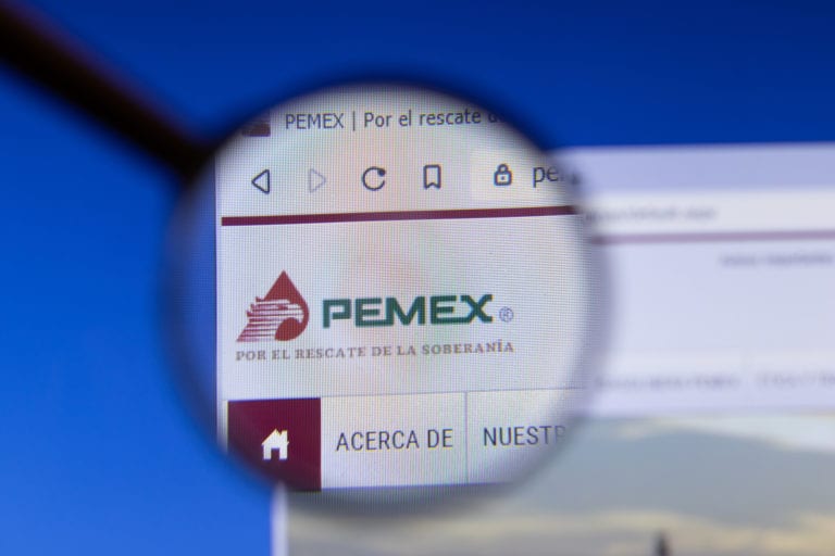 Cinco trabajadores de Pemex están desaparecidos tras incendio
