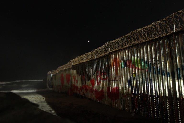 Llaman a migrantes a no intentar cruzar la frontera entre México y USA