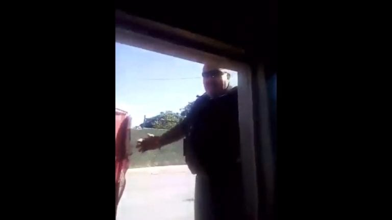 Policías de Chihuahua irrumpen ilegalmente en una casa