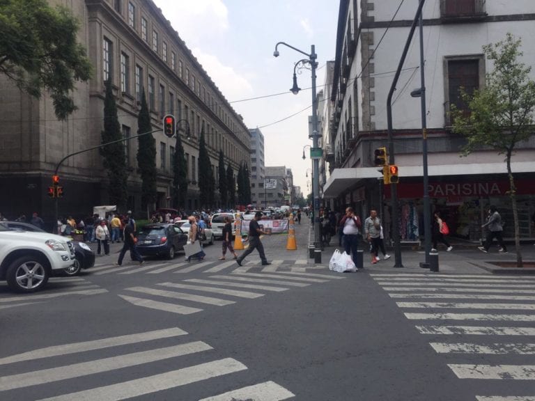 Filas, tráfico y aglomeraciones durante la reapertura del Centro Histórico