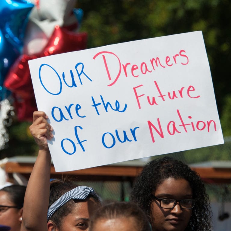Dreamers piden al presidente Biden y al Congreso de EU actuar para tener la ciudadanía