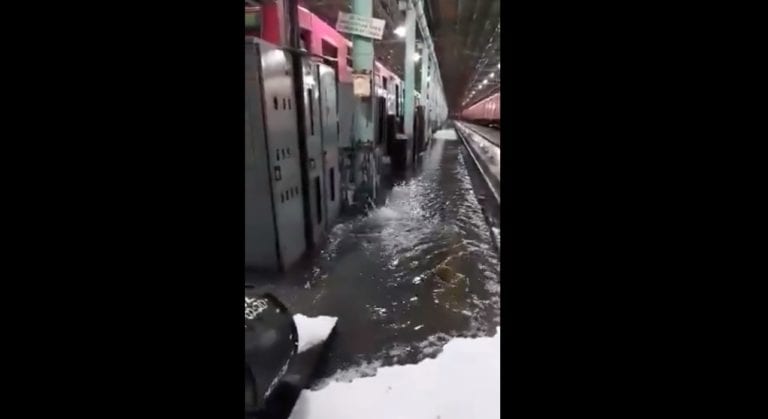 Granizada causa inundación en talleres del metro