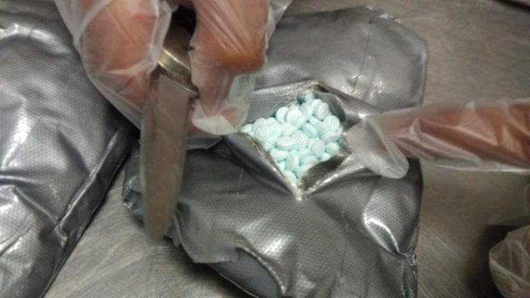 Legisladores buscan cerrar la puerta a la comercialización ilegal de fentanilo