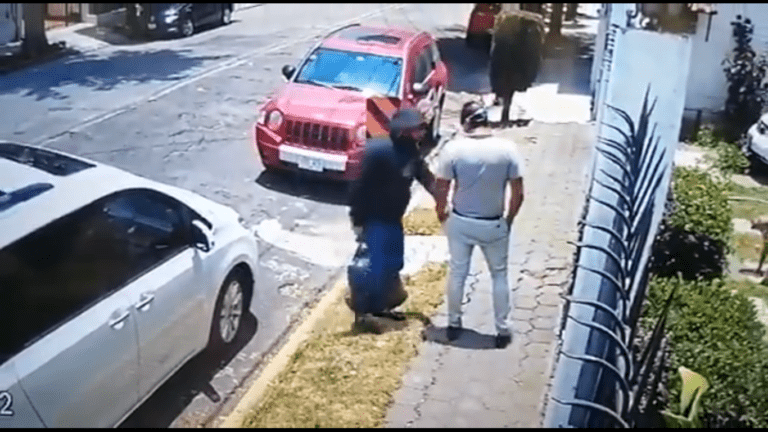 En Tlalnepantla asaltan a un ciudadano después de retirar dinero del banco