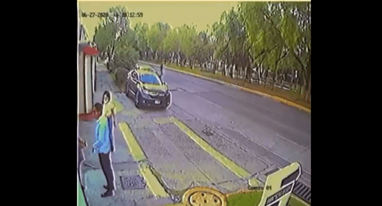 Una pareja de criminales asaltan a un ciudadano en Satélite