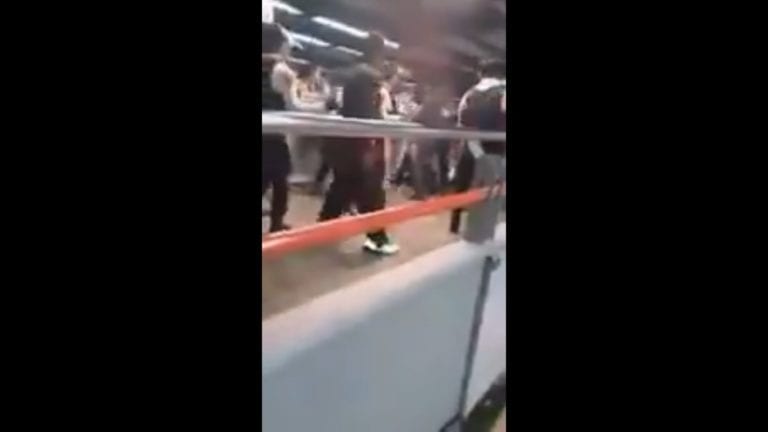 Policías y ambulantes protagonizaron una pelea en el Metro de la CDMX