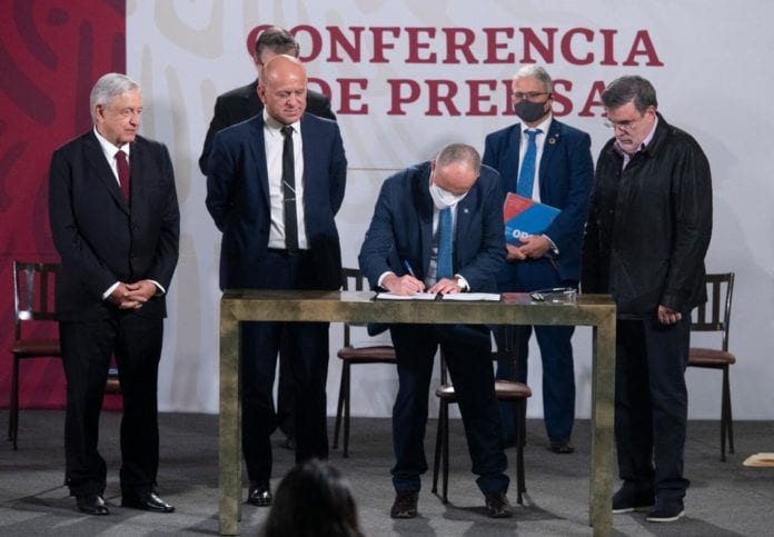 Firma convenio Andrés Manuel López Obrador y la ONU