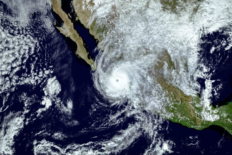 “Enrique” podría intensificarse a huracán de categoría 2