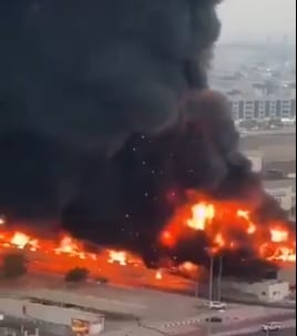 Incendio en un mercado de Ajmán, Emiratos Árabes