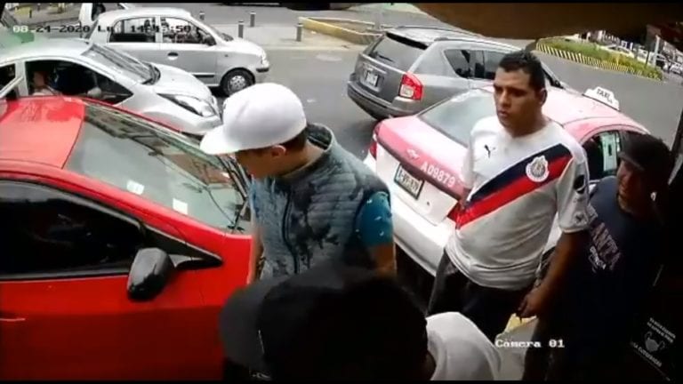 Tres criminales asaltaron a un taxista en Xochimilco