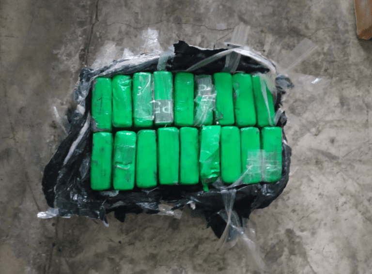 Abandonan 20 kg de cocaína en una playa de Quintana Roo