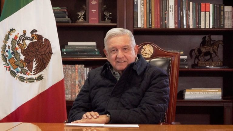 Diputado de Morena propone invadir España y hacer monarca a Obrador.