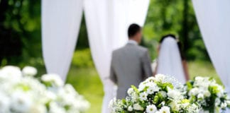 Decoraciones de boda con flores blancas