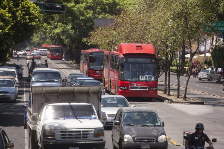 México cuenta con más de mil reglamentos de tránsito y se otorgan licencias a cualquiera