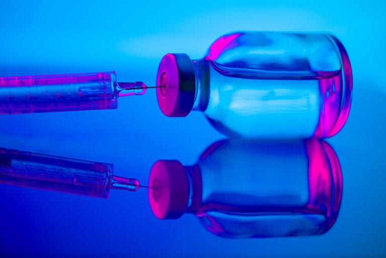 Pfizer y BioNTech trabajan en la primera fase de ensayo de una vacuna combinada contra el covid-19 y gripe