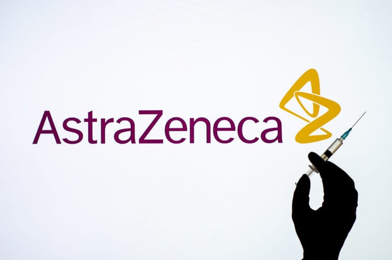 Sustancia activa de vacuna de AstraZeneca a punto de partir de Argentina rumbo a México